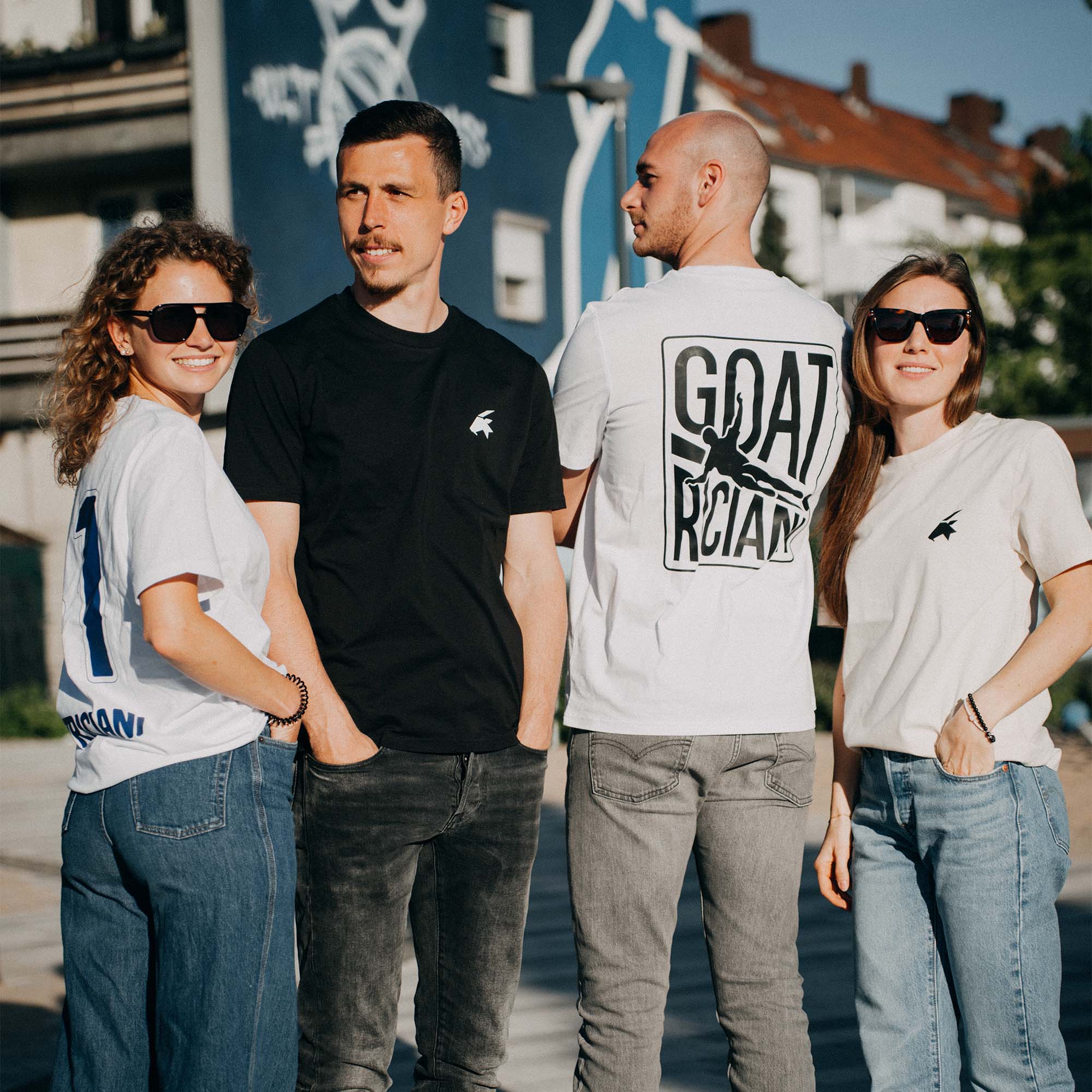 GOATRICIANI Shirt - Weiß auf Schwarz