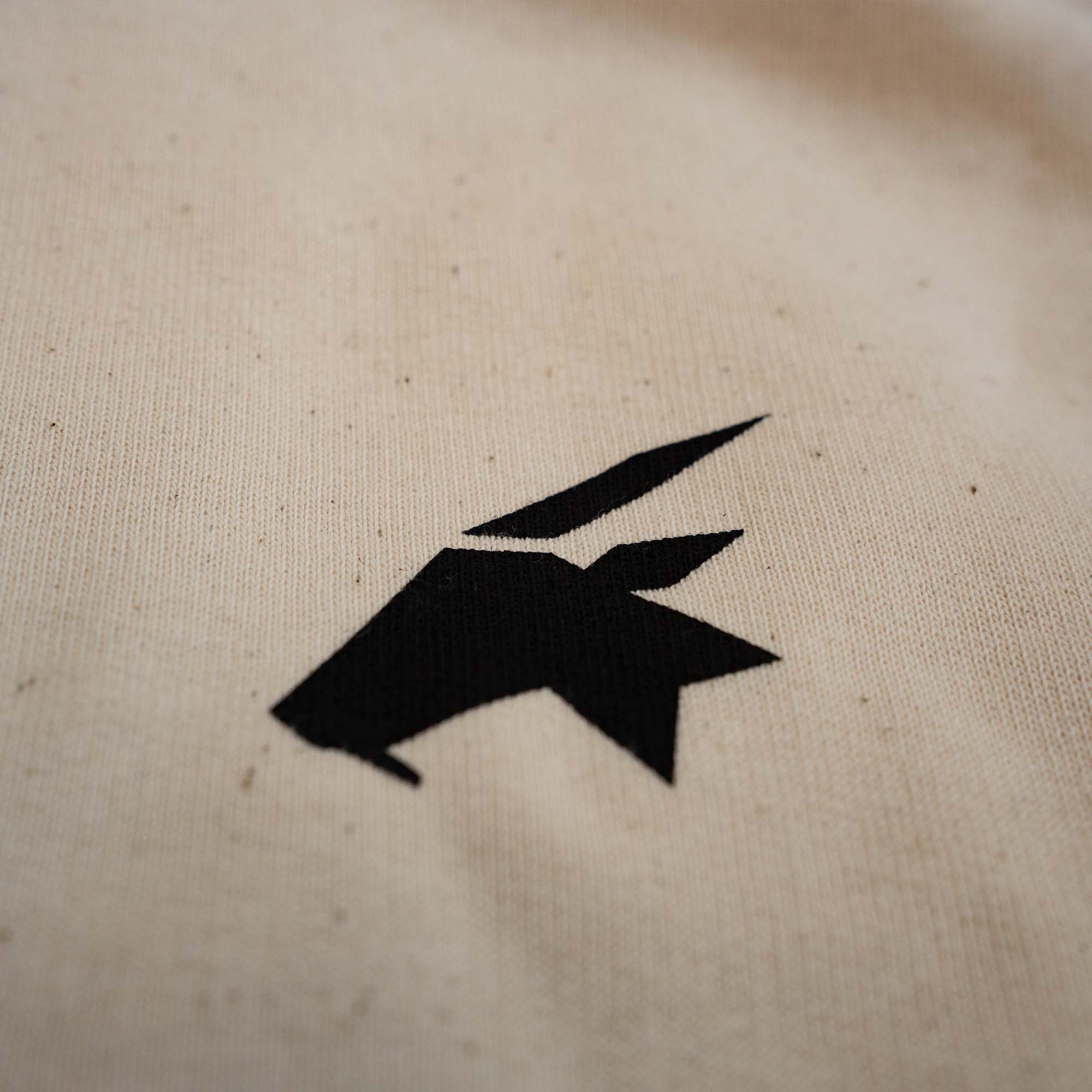 GOATRICIANI Hoodie - Grätsche - Schwarz auf Natural Raw (Beige-Weiß)
