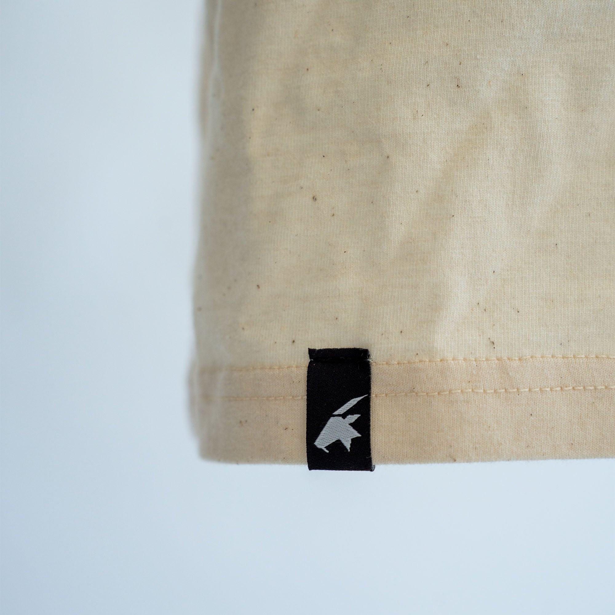 Shirt-Grätsche (Beige-Weiß) - Schwarz auf Natural Raw