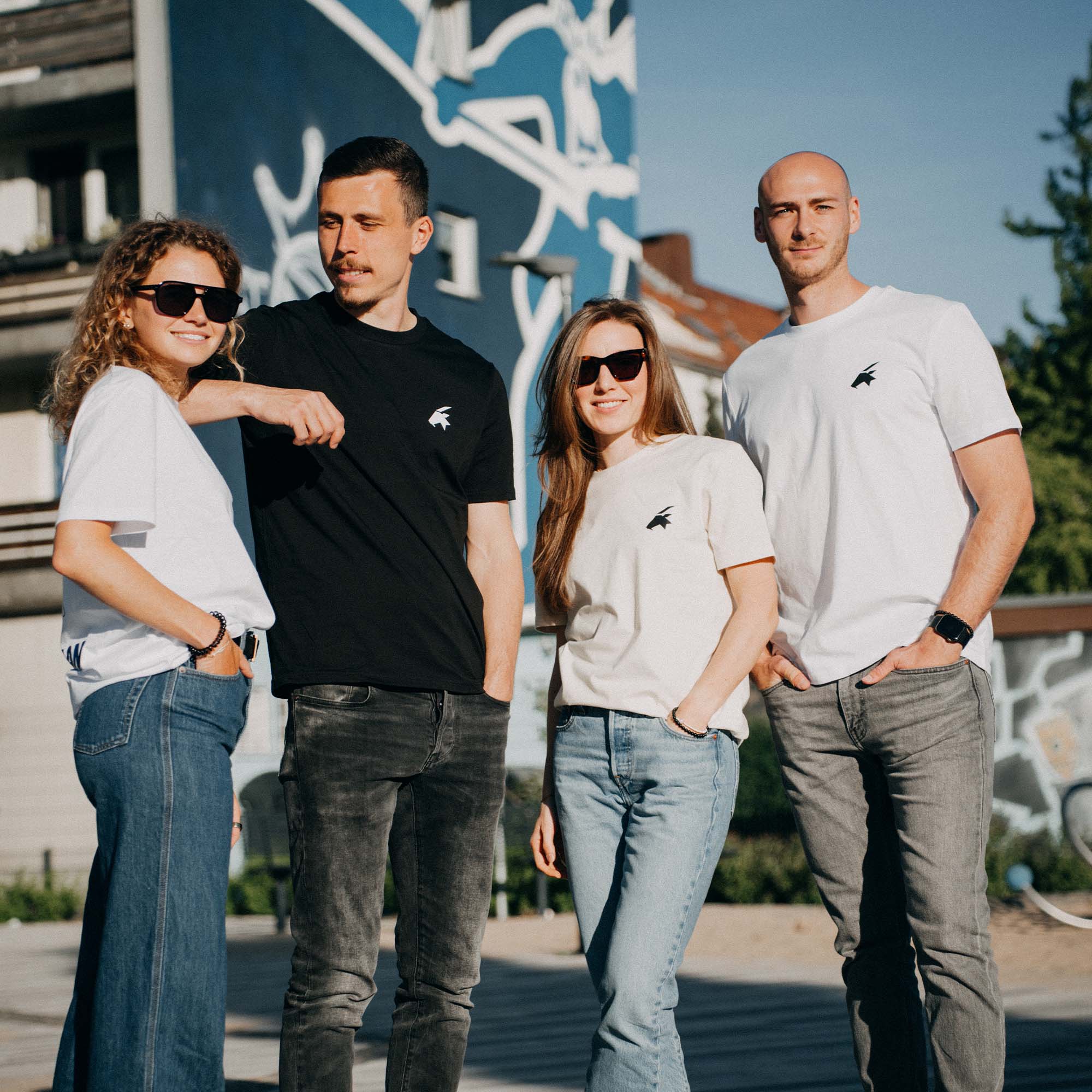 Shirt-Grätsche (Schwarz auf Weiß)